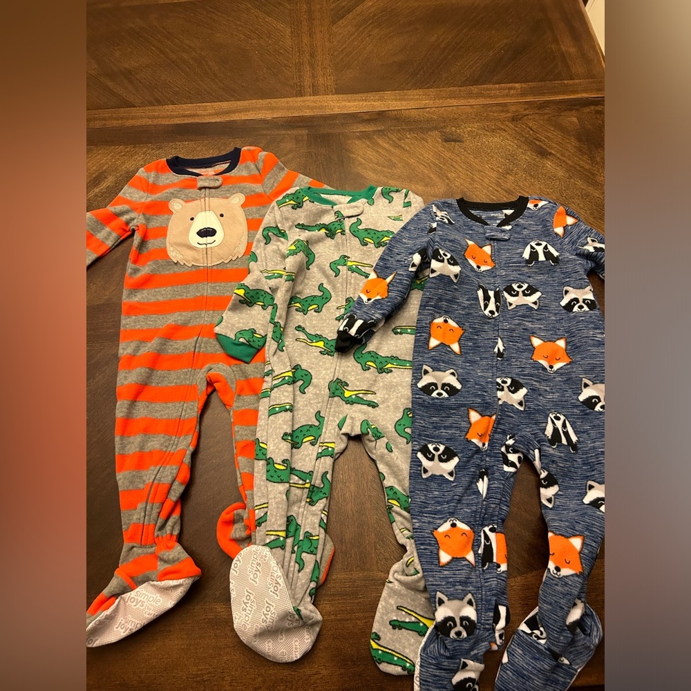 Carter’s Simple Joys 3 for 1 footed fleece pajamas NWOT